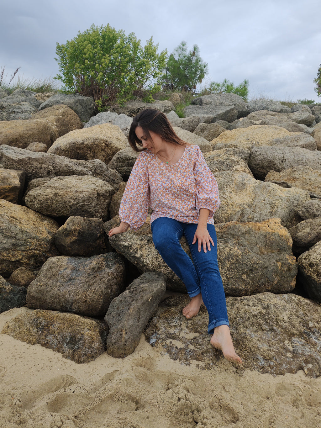 Blouse Cyclamen – Petites fleurs orange et bleu