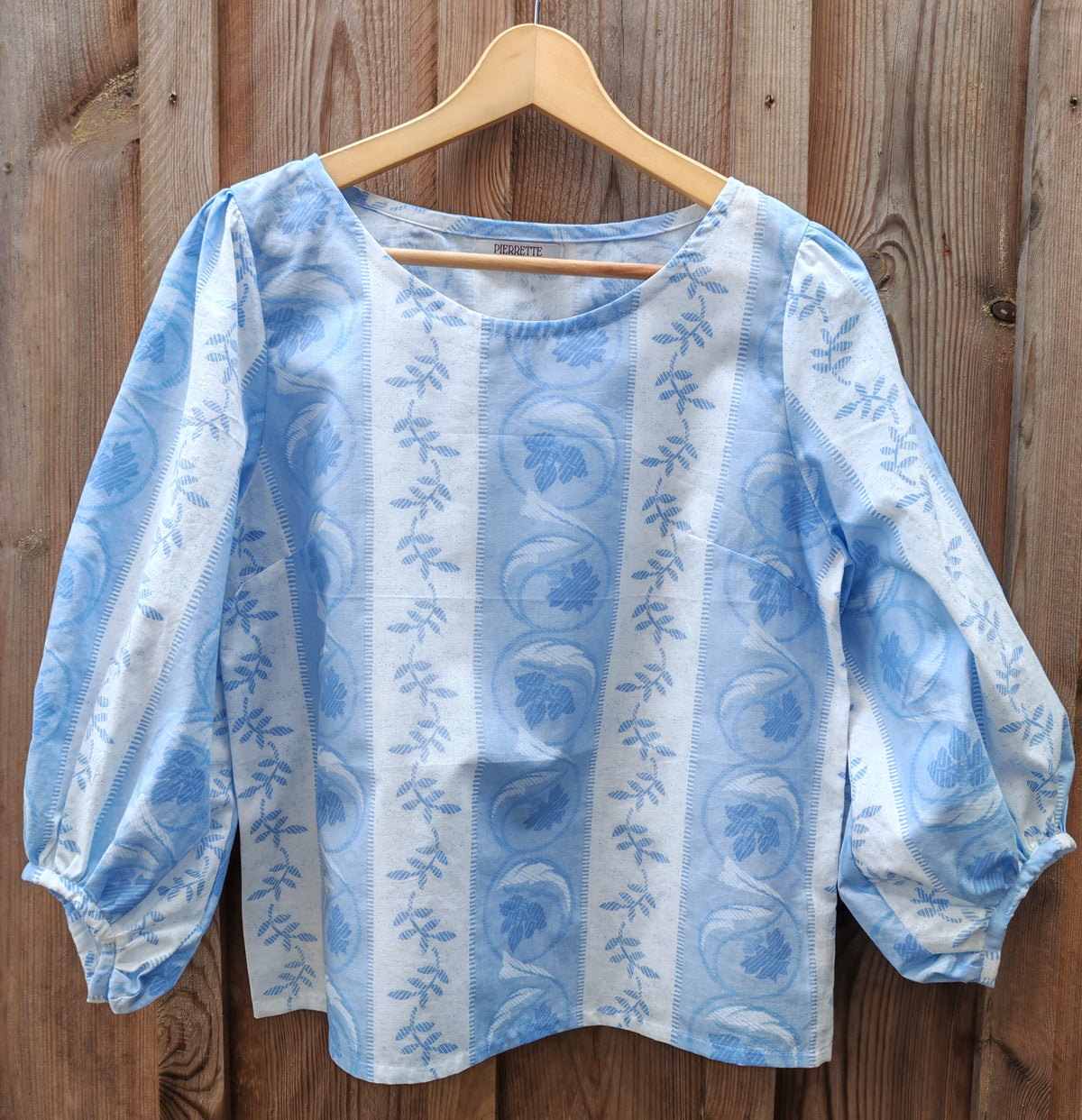 Blouse Cyclamen – Feuillage bleu et rayures