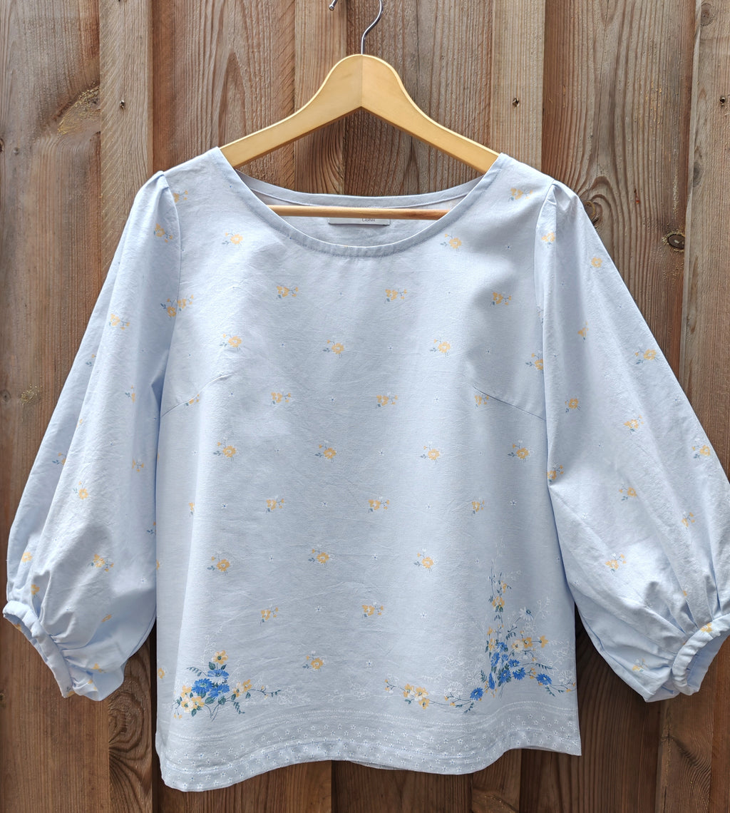 Blouse Cyclamen – Gris petites fleurs moutarde