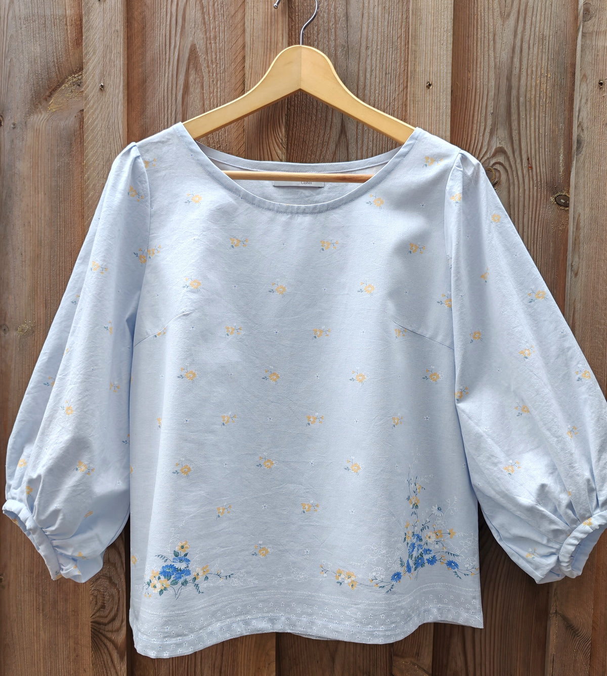 Blouse Cyclamen – Gris petites fleurs moutarde