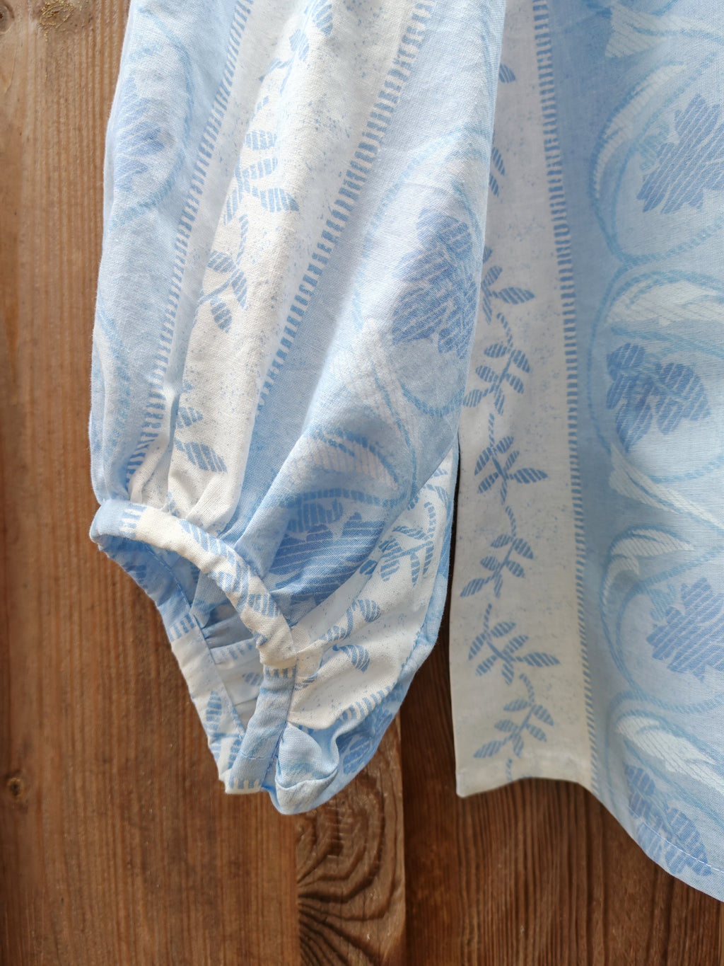 Blouse Cyclamen – Feuillage bleu et rayures
