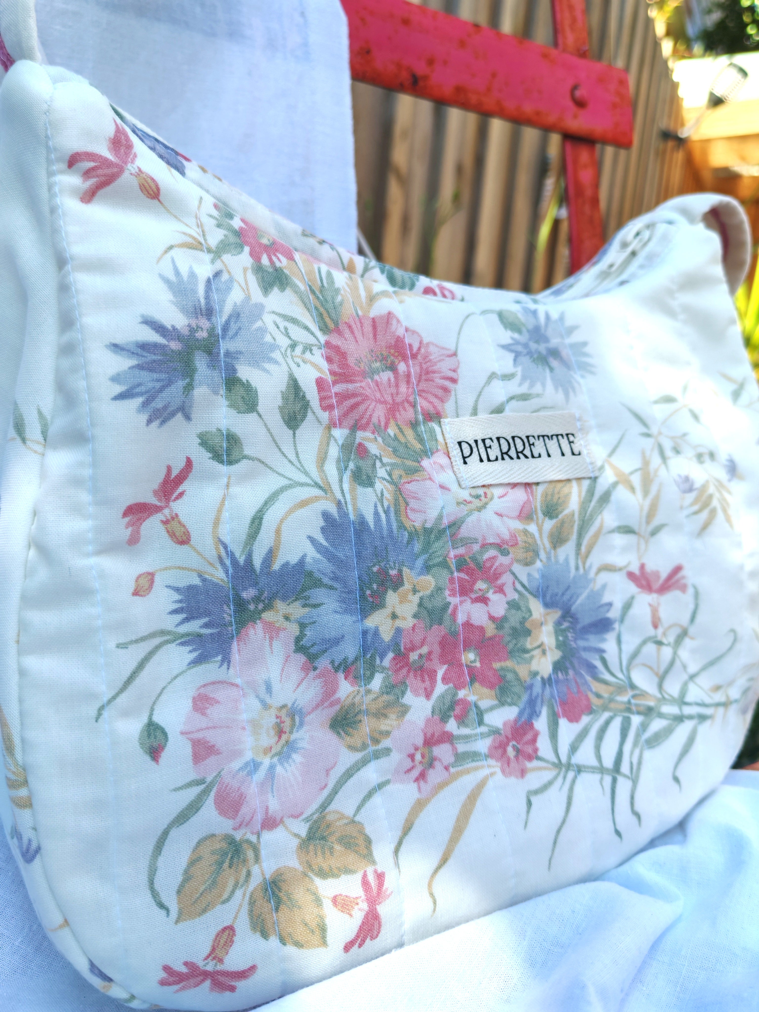 Sac Pivoine – Fleurs et baies rouges