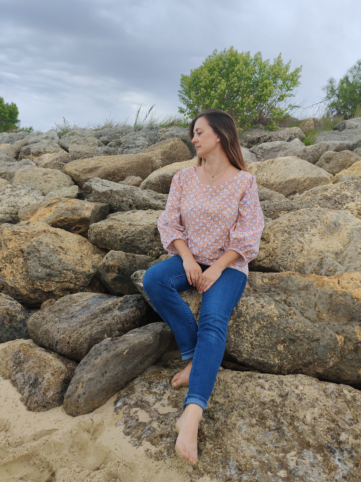 Blouse Cyclamen – Petites fleurs orange et bleu