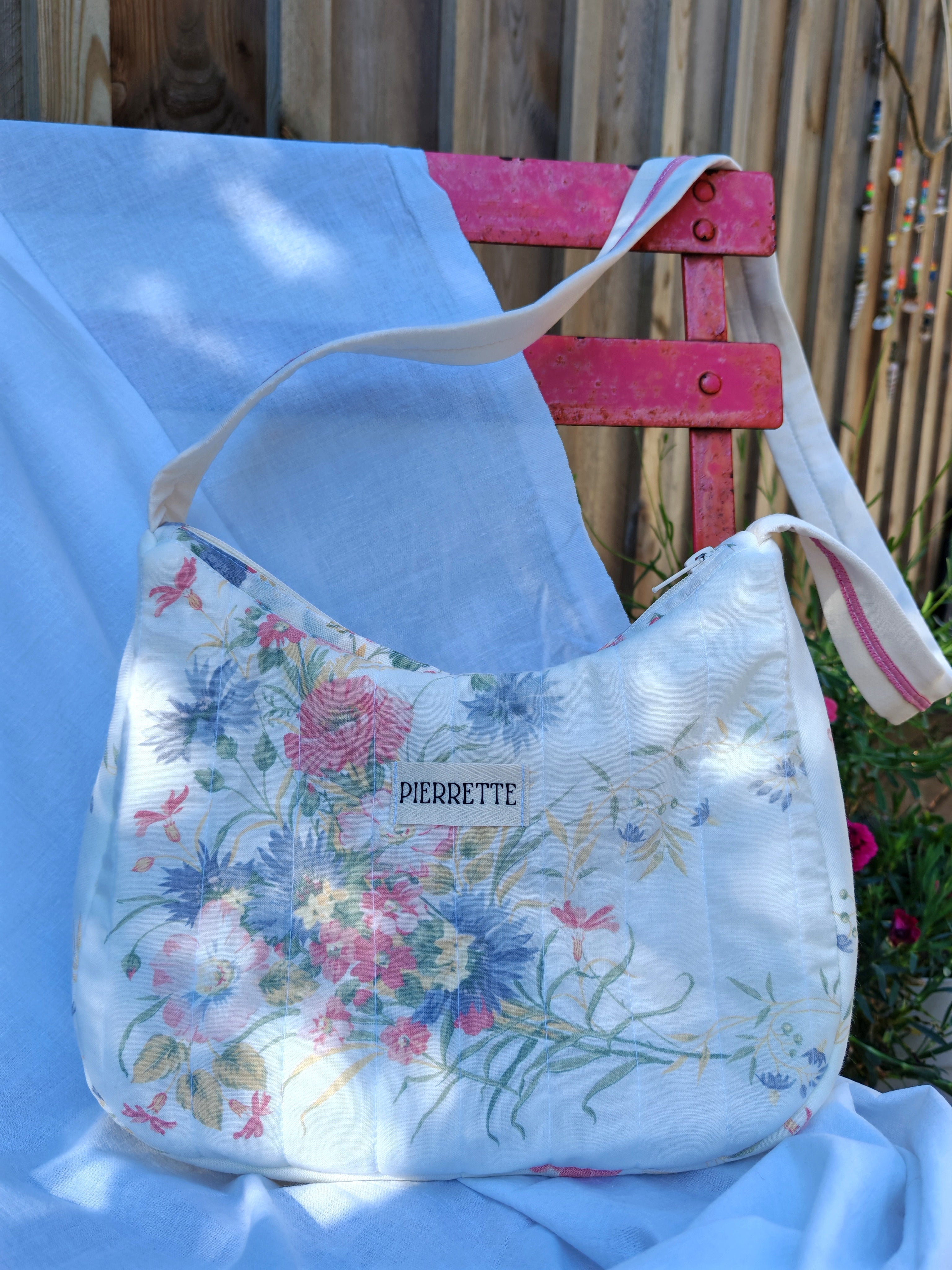 Sac Pivoine – Fleurs et baies rouges